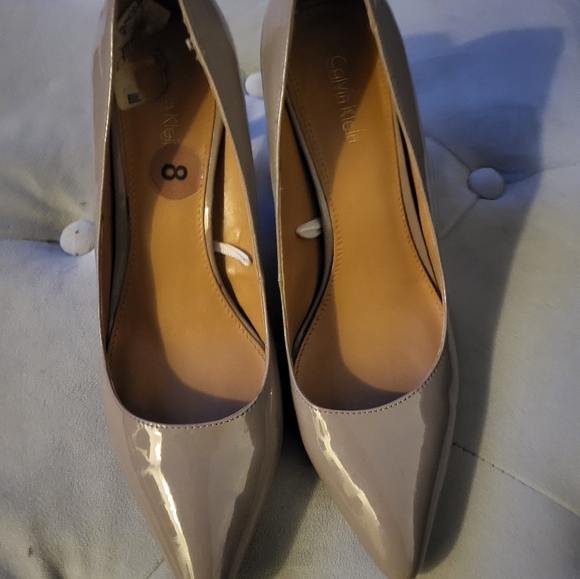 Womens Calvin Klein size 8 tan heels - Picture 6 of 7